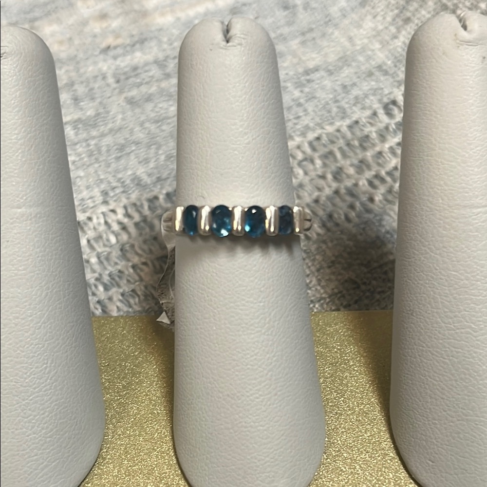 390778 /53 aqua and silver ring